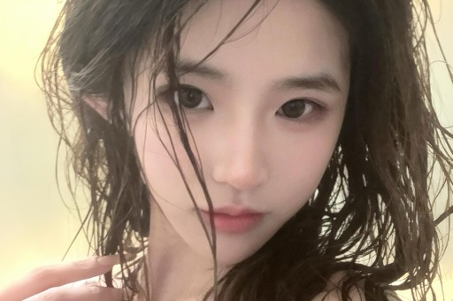 内娱女演员深夜溜进KTV陪酒姿态放低到尘埃